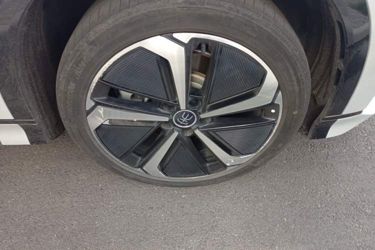 Used BYD Song L EV 2024 662 km Beyond Edition Right Front Wheel Hub