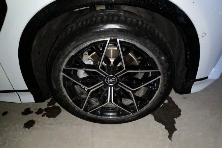 Used BYD Song L EV 2024 662 km Excellence Version Right Front Wheel Hub