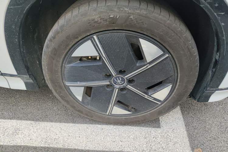 Used BYD Song L EV 2024 550km Beyond Edition Right Front Wheel Hub