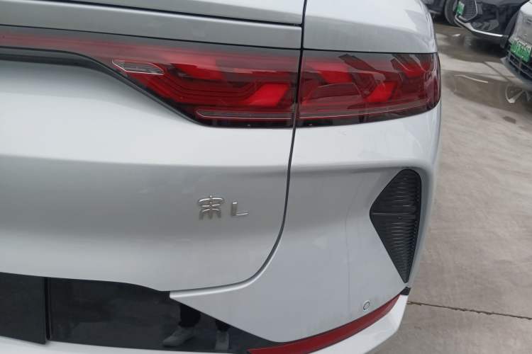 Used BYD Song L EV 2024 662 km Excellence Version Right Rear Taillight