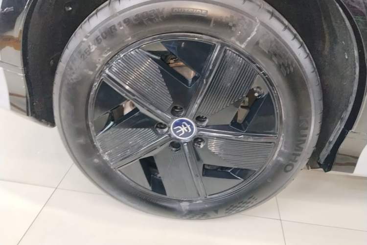 Used BYD Song L EV 2024 550km Beyond Edition Right Rear Wheel Hub