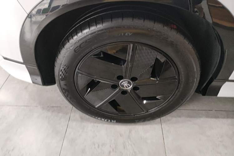 Used BYD Song L EV 2024 550km Beyond Edition Right Rear Wheel Hub