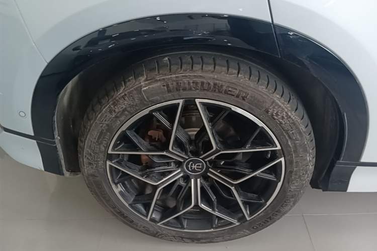 Used BYD Song L EV 2024 602 km All-Wheel-Drive Excellence Version Right Rear Wheel Hub