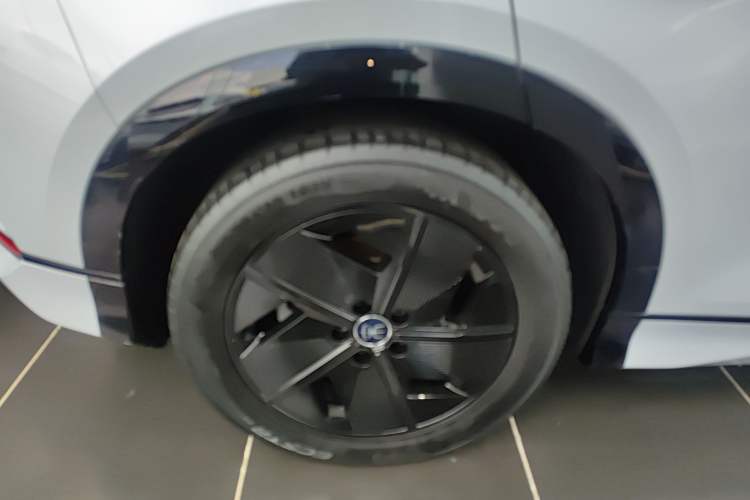 Used BYD Song L EV 2024 550km Beyond Edition Right Rear Wheel Hub