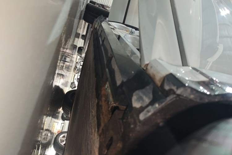 Used BYD Song L EV 2024 662 km Excellence Version Right Side Sill