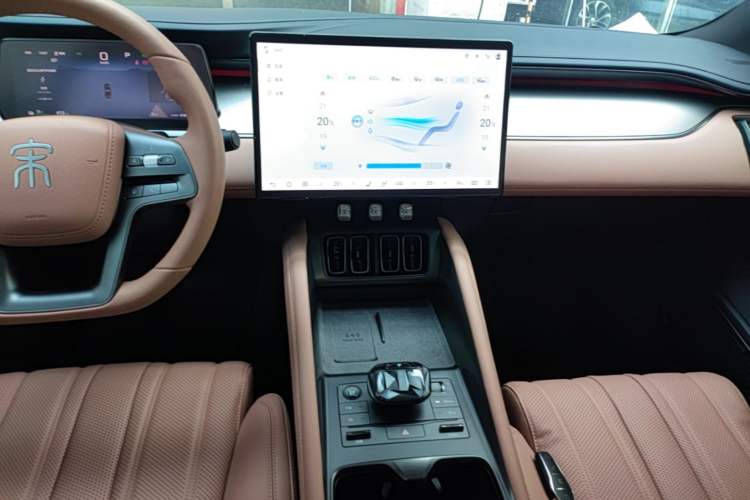 Used BYD Song L EV 2025 Intelligent Driving Version 550 km Excellence Edition Audio And AC Panel
