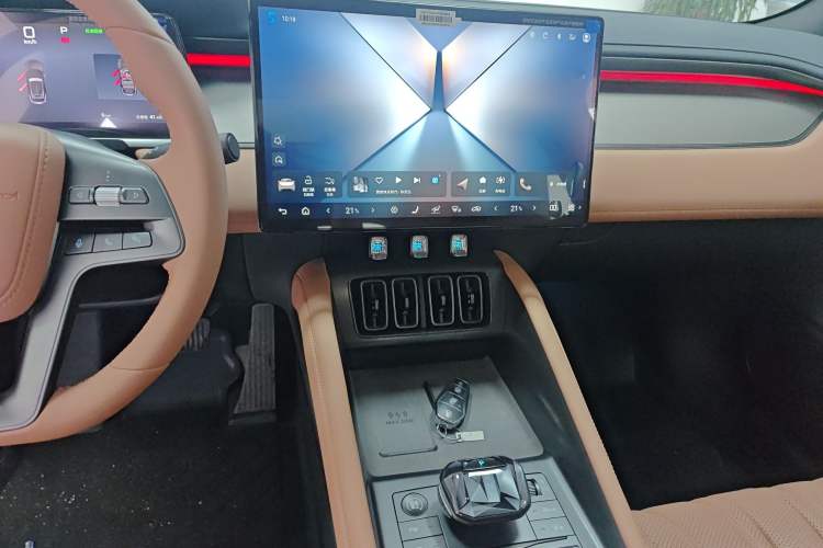 Used BYD Song L EV 2025 Intelligent Driving Version 550 km Excellence Edition Audio And AC Panel