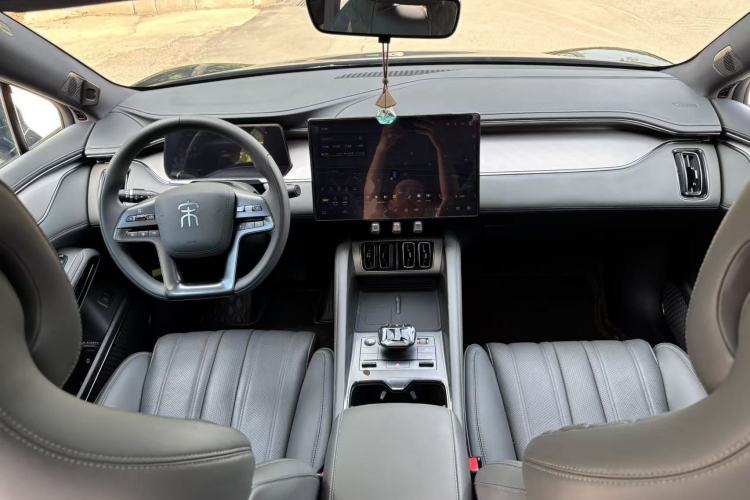 Used BYD Song L EV 2025 550 km Excellence Version Center Console