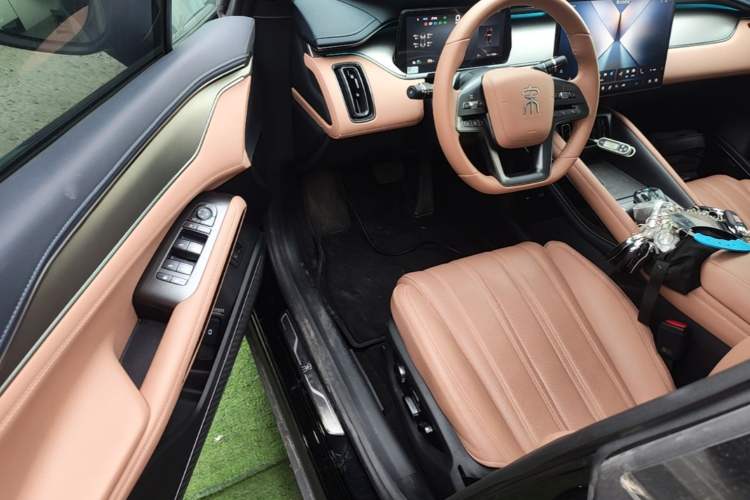 Used BYD Song L EV 2025 Intelligent Driving Version 662 km LiDAR Excellence Edition Driver Seat
