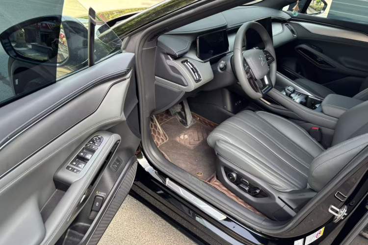 Used BYD Song L EV 2025 550 km Excellence Version Driver Seat