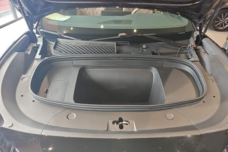 Used BYD Song L EV 2025 Intelligent Driving Version 662 km LiDAR Excellence Edition Engine Bay