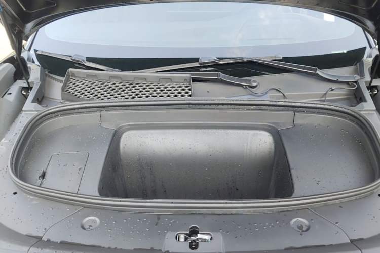 Used BYD Song L EV 2025 Intelligent Driving Version 602 km Range LiDAR-equipped All-Wheel-Drive Type Engine Bay