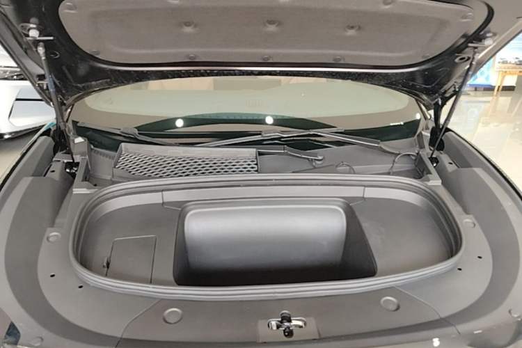 Used BYD Song L EV 2025 Intelligent Driving Version 662 km LiDAR Excellence Edition Engine Bay