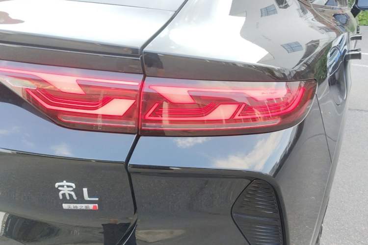 Used BYD Song L EV 2025 Intelligent Driving Version 602 km Range LiDAR-equipped All-Wheel-Drive Type Exterior 3