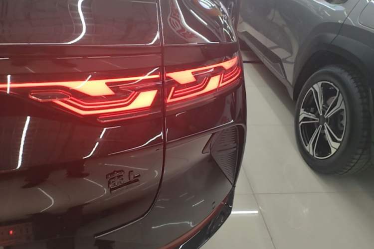 Used BYD Song L EV 2025 Intelligent Driving Version 662 km LiDAR Excellence Edition Exterior 3