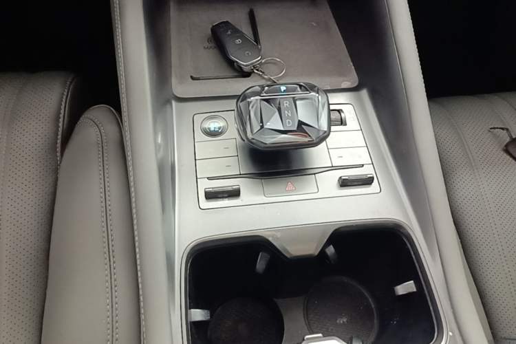 Used BYD Song L EV 2025 Intelligent Driving Version 662 km LiDAR Excellence Edition Gear Lever