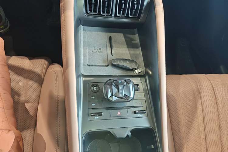 Used BYD Song L EV 2025 Intelligent Driving Version 662 km LiDAR Excellence Edition Gear Lever