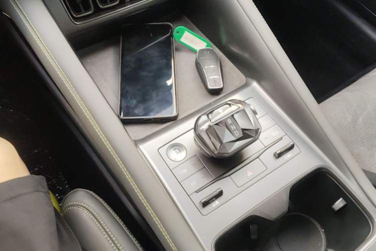 Used BYD Song L EV 2025 Intelligent Driving Version 602 km Range LiDAR-equipped All-Wheel-Drive Type Gear Lever