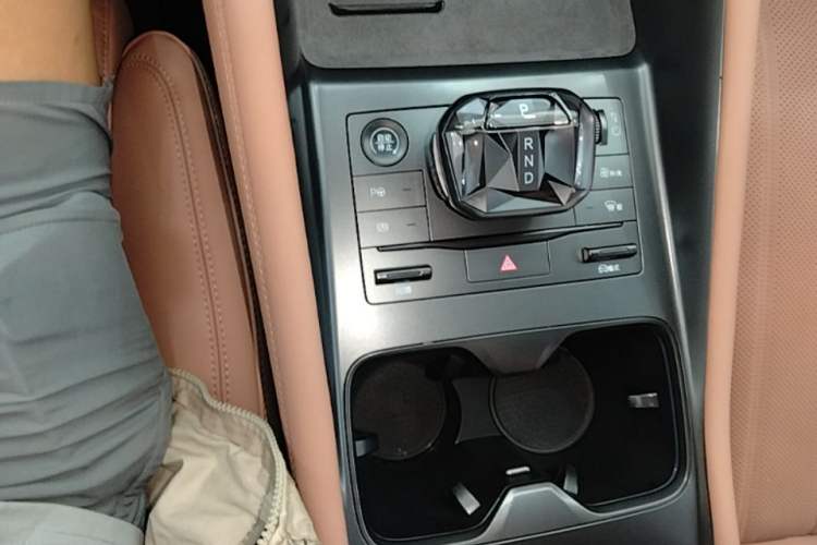 Used BYD Song L EV 2025 Intelligent Driving Version 662 km LiDAR Excellence Edition Gear Lever