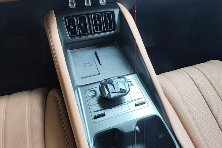 Used BYD Song L EV 2025 Intelligent Driving Version 662 km LiDAR Excellence Edition Gear Lever