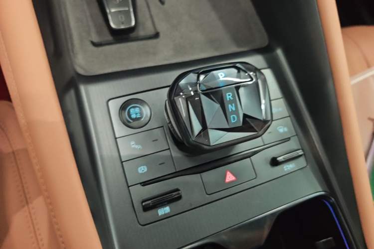 Used BYD Song L EV 2025 550 km Excellence Version Gear Lever