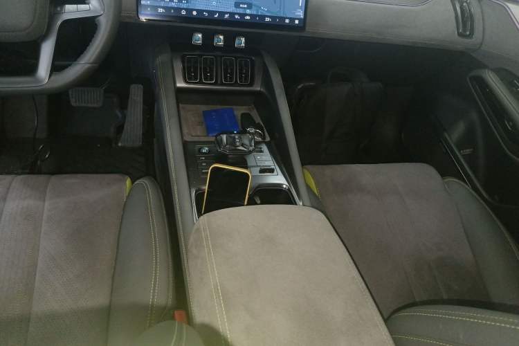 Used BYD Song L EV 2025 Intelligent Driving Version 602 km Range LiDAR-equipped All-Wheel-Drive Type Gear Lever