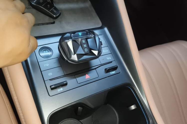 Used BYD Song L EV 2025 Intelligent Driving Version 662 km LiDAR Excellence Edition Gear Lever