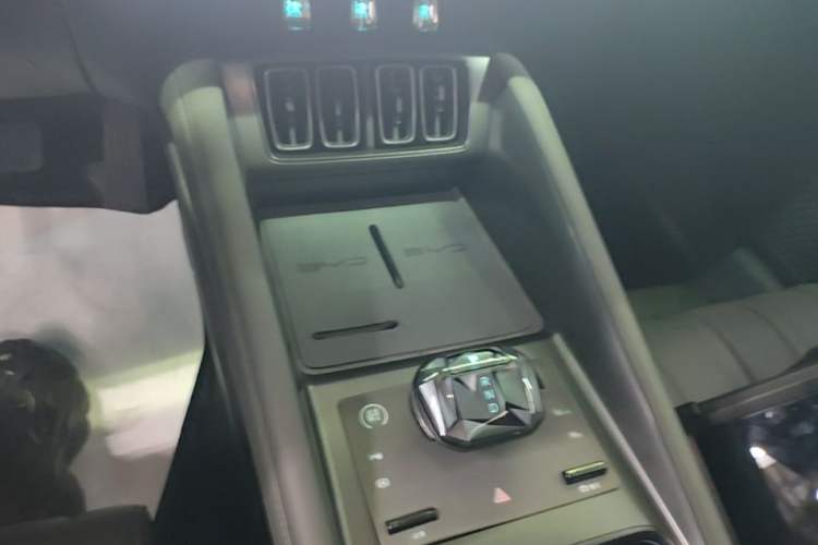 Used BYD Song L EV 2025 Intelligent Driving Version 662 km LiDAR Excellence Edition Gear Lever