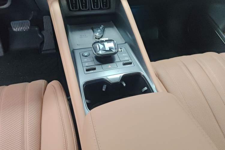 Used BYD Song L EV 2025 Intelligent Driving Version 550 km Excellence Edition Gear Lever