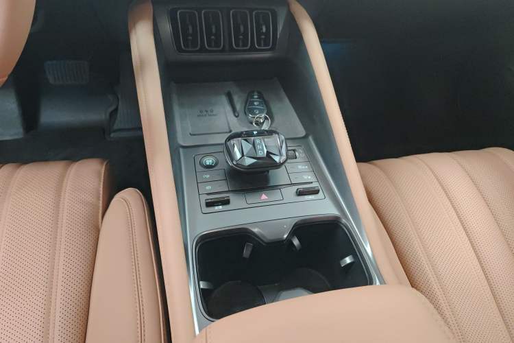 Used BYD Song L EV 2025 Intelligent Driving Version 550 km Excellence Edition Gear Lever