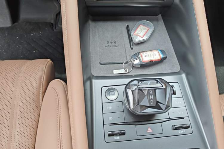 Used BYD Song L EV 2025 Intelligent Driving Version 662 km LiDAR Excellence Edition Gear Lever
