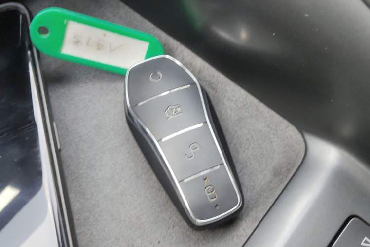 Used BYD Song L EV 2025 Intelligent Driving Version 602 km Range LiDAR-equipped All-Wheel-Drive Type Interior 1