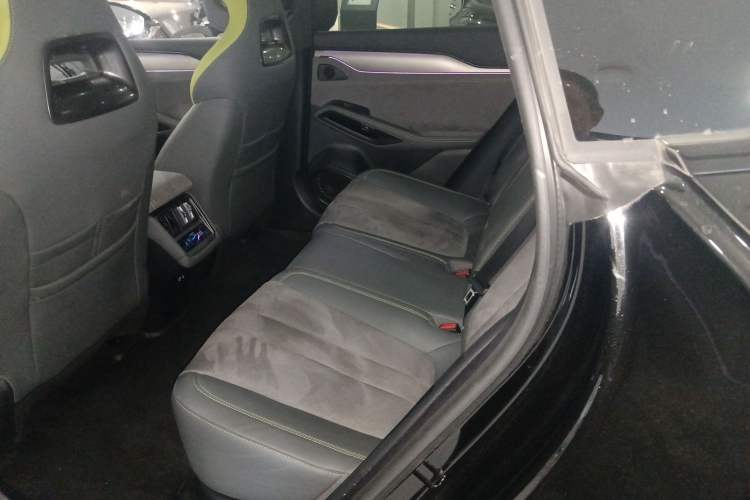 Used BYD Song L EV 2025 Intelligent Driving Version 602 km Range LiDAR-equipped All-Wheel-Drive Type Interior 4