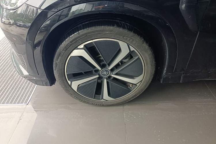 Used BYD Song L EV 2025 Intelligent Driving Version 662 km LiDAR Excellence Edition Left Front Wheel Hub