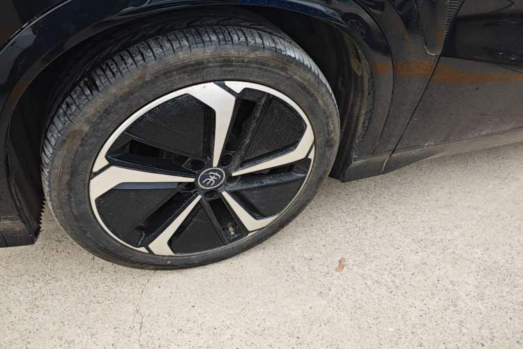 Used BYD Song L EV 2025 Intelligent Driving Version 662 km LiDAR Excellence Edition Left Front Wheel Hub