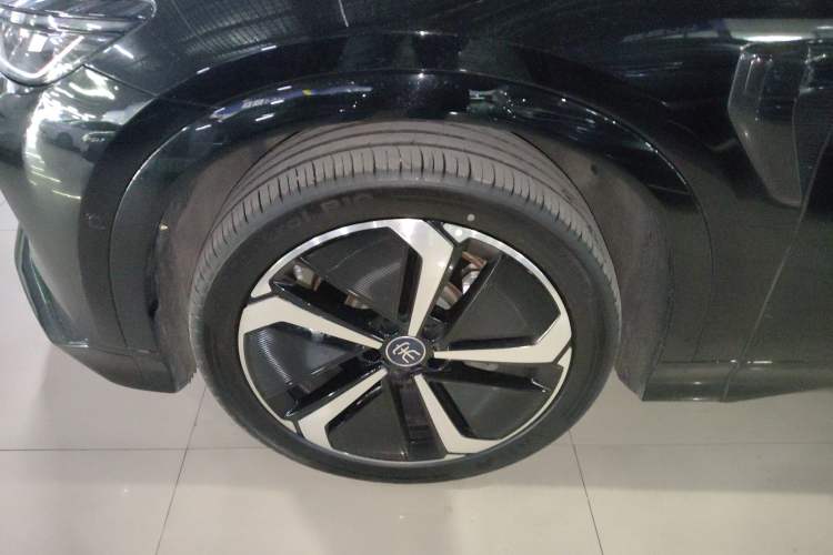 Used BYD Song L EV 2025 Intelligent Driving Version 662 km LiDAR Excellence Edition Left Front Wheel Hub