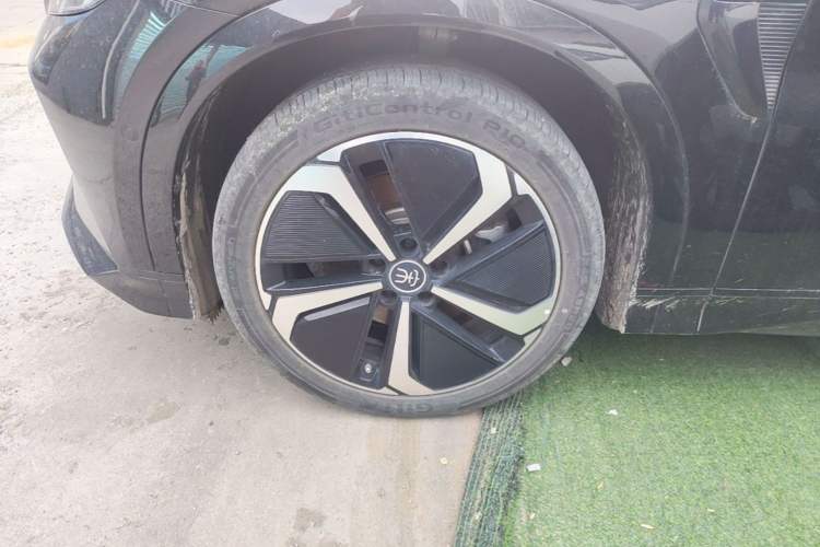 Used BYD Song L EV 2025 Intelligent Driving Version 662 km LiDAR Excellence Edition Left Front Wheel Hub