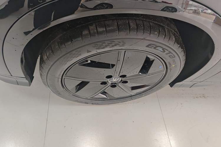 Used BYD Song L EV 2025 Intelligent Driving Version 550 km Excellence Edition Left Front Wheel Hub
