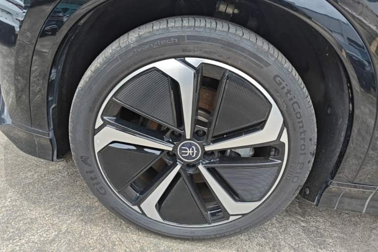 Used BYD Song L EV 2025 Intelligent Driving Version 662 km LiDAR Excellence Edition Left Front Wheel Hub