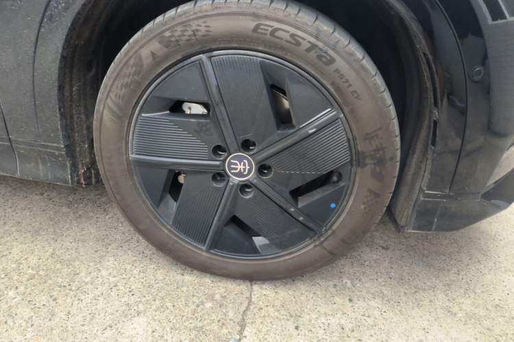 Used BYD Song L EV 2025 Intelligent Driving Version 550 km Excellence Edition Right Front Wheel Hub
