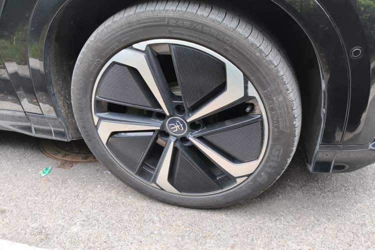 Used BYD Song L EV 2025 Intelligent Driving Version 662 km Beyond-Range Edition Right Front Wheel Hub