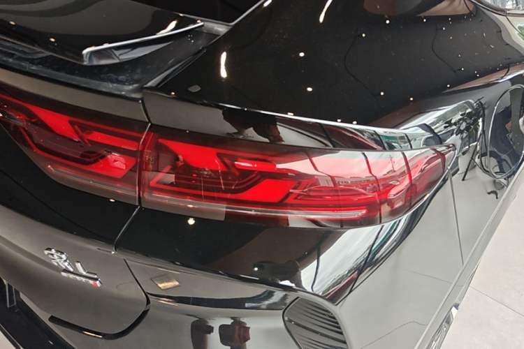 Used BYD Song L EV 2025 Intelligent Driving Version 662 km LiDAR Excellence Edition Right Rear Taillight