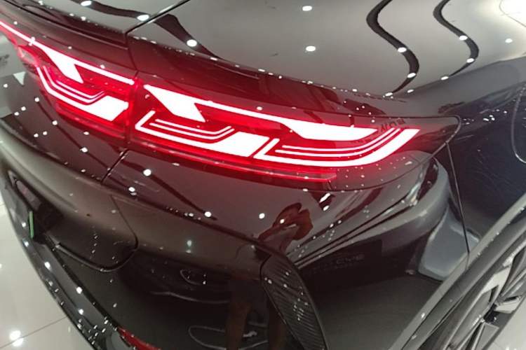 Used BYD Song L EV 2025 Intelligent Driving Version 662 km LiDAR Excellence Edition Right Rear Taillight