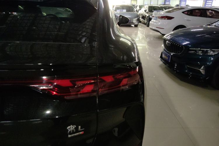 Used BYD Song L EV 2025 Intelligent Driving Version 662 km LiDAR Excellence Edition Right Rear Taillight