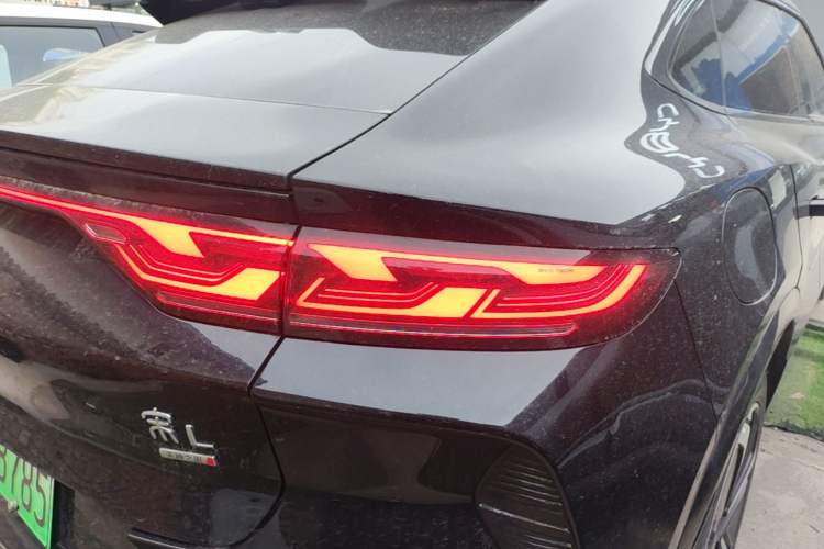 Used BYD Song L EV 2025 Intelligent Driving Version 662 km LiDAR Excellence Edition Right Rear Taillight