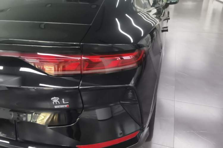 Used BYD Song L EV 2025 Intelligent Driving Version 662 km LiDAR Excellence Edition Right Rear Taillight