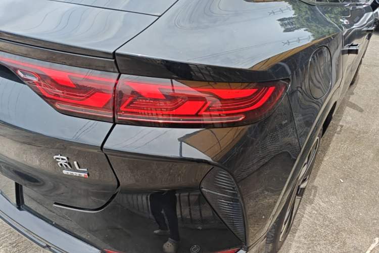 Used BYD Song L EV 2025 Intelligent Driving Version 662 km LiDAR Excellence Edition Right Rear Taillight