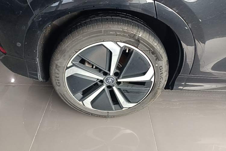 Used BYD Song L EV 2025 Intelligent Driving Version 662 km LiDAR Excellence Edition Right Rear Wheel Hub