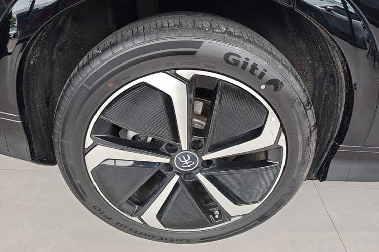 Used BYD Song L EV 2025 Intelligent Driving Version 662 km LiDAR Excellence Edition Right Rear Wheel Hub