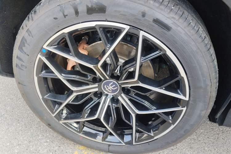 Used BYD Song L EV 2025 Intelligent Driving Version 602 km Range LiDAR-equipped All-Wheel-Drive Type Right Rear Wheel Hub
